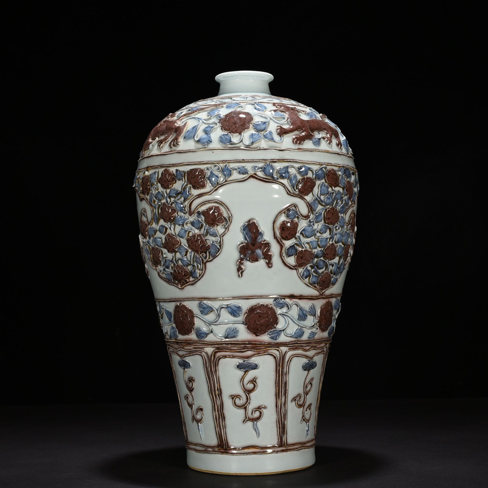 Yuan Dynasty blue and white underglaze red plastic plum vase with four seasons flower pattern