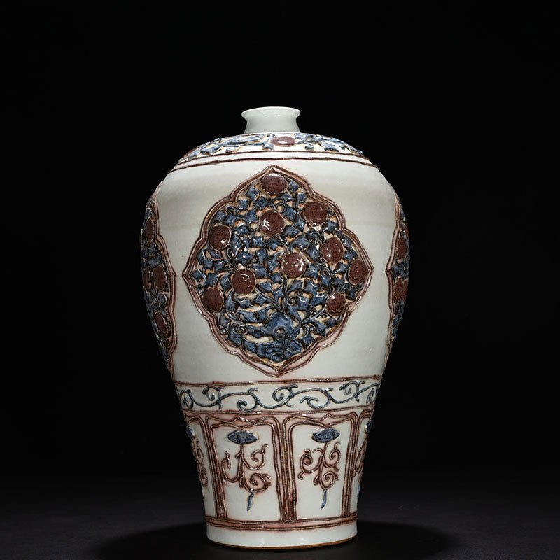 Yuan Dynasty blue and white underglaze red plastic plum vase with four seasons flower pattern