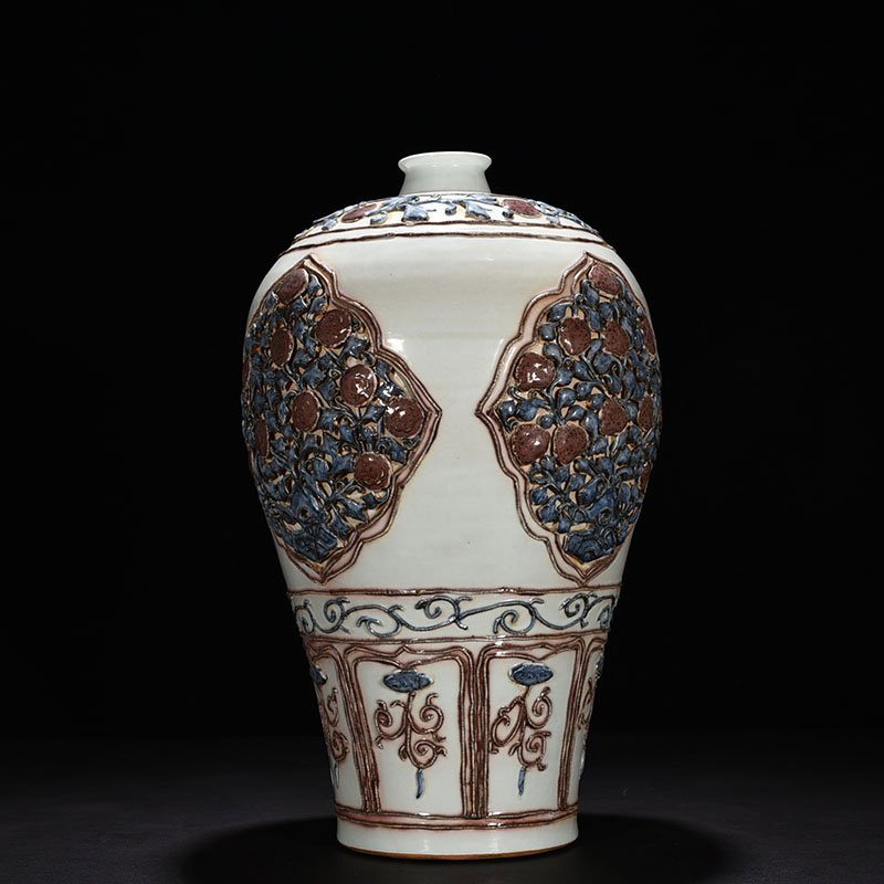 Yuan Dynasty blue and white underglaze red plastic plum vase with four seasons flower pattern
