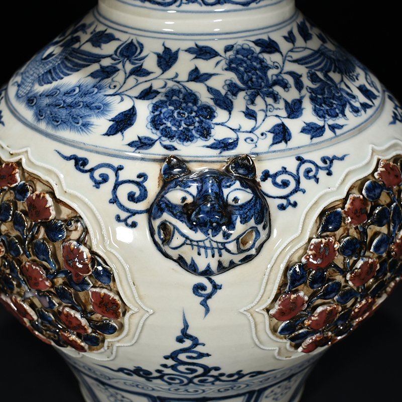 Yuan Dynasty blue and white underglaze red plastic four seasons flower pattern lid jar