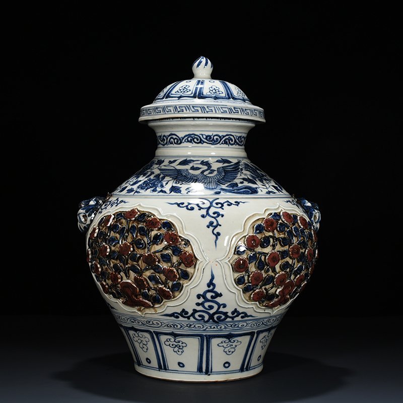 Yuan Dynasty blue and white underglaze red plastic four seasons flower pattern lid jar