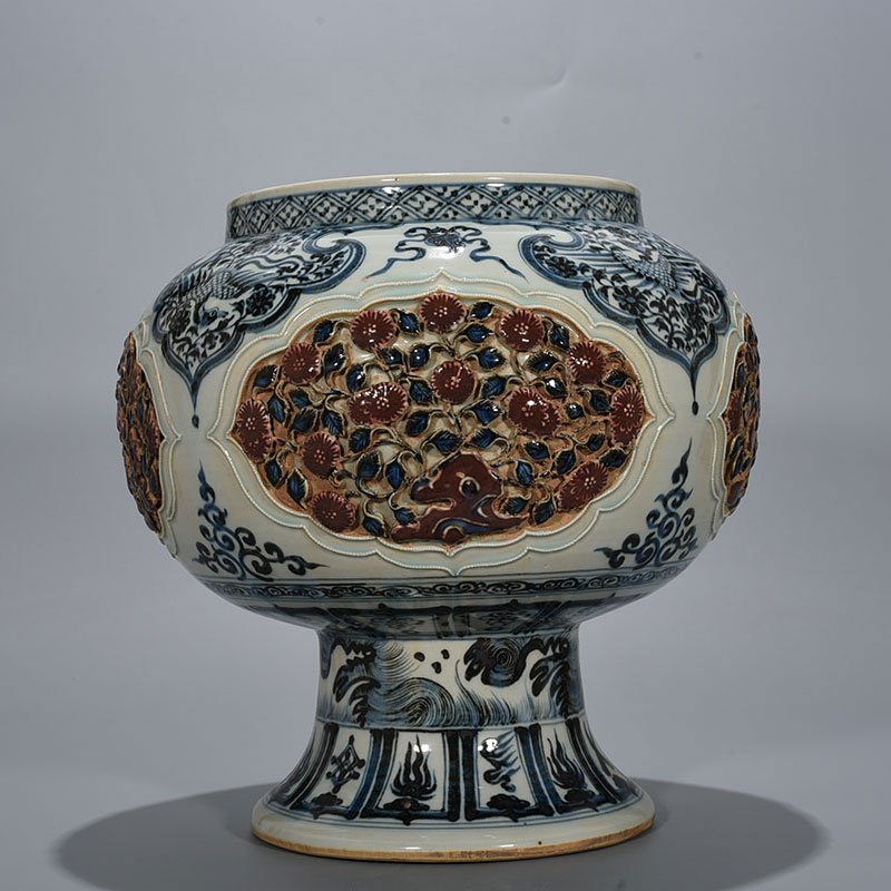 Yuan Dynasty blue and white underglaze red plastic tall jar with four seasons flower pattern