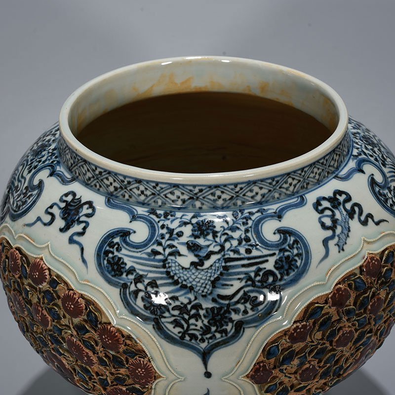 Yuan Dynasty blue and white underglaze red plastic tall jar with four seasons flower pattern