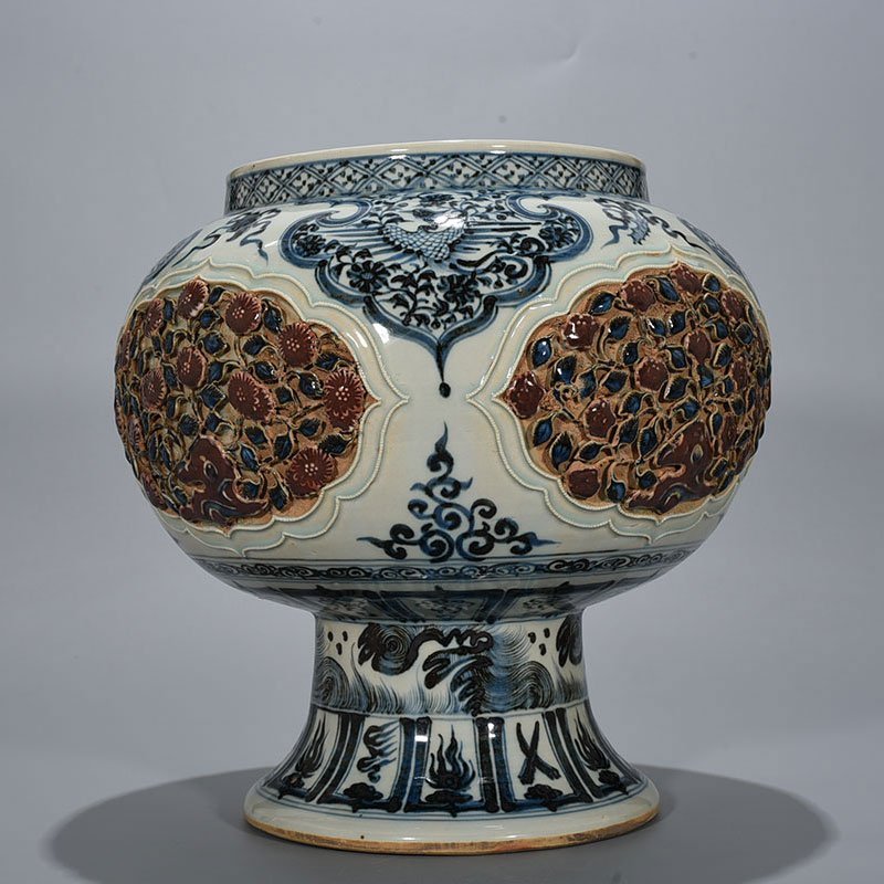 Yuan Dynasty blue and white underglaze red plastic tall jar with four seasons flower pattern
