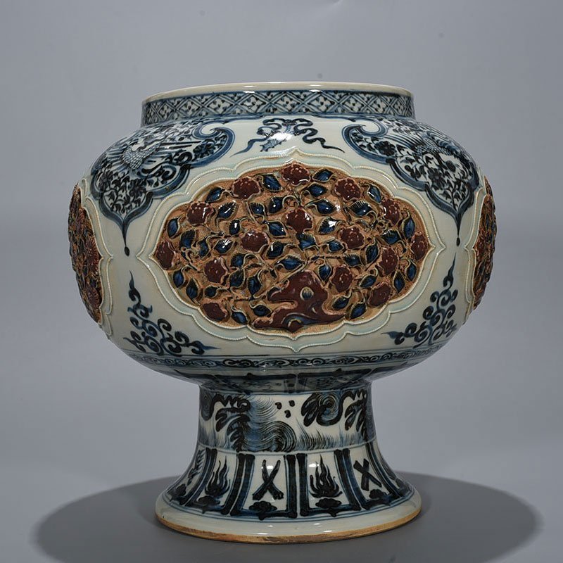 Yuan Dynasty blue and white underglaze red plastic tall jar with four seasons flower pattern