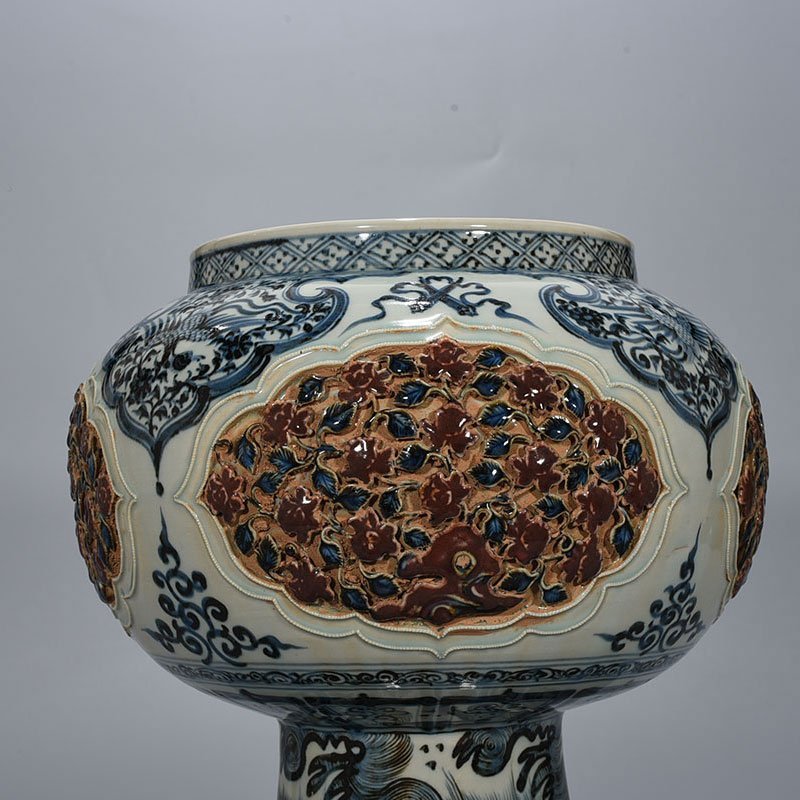 Yuan Dynasty blue and white underglaze red plastic tall jar with four seasons flower pattern