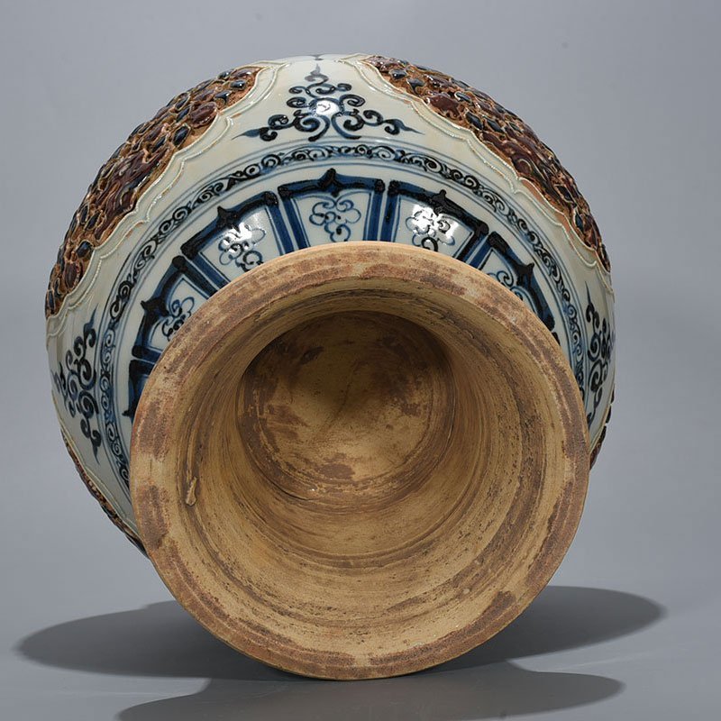 Yuan Dynasty blue and white underglaze red plastic tall jar with four seasons flower pattern