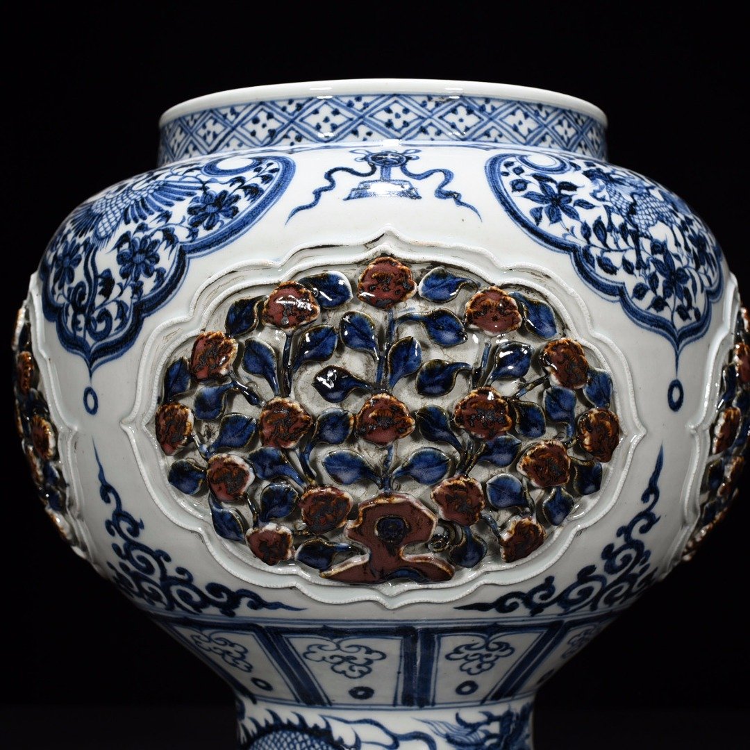Yuan Dynasty blue and white underglaze red plastic four-series flower pattern tall jar
