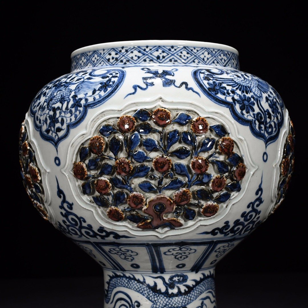 Yuan Dynasty blue and white underglaze red plastic four-series flower pattern tall jar