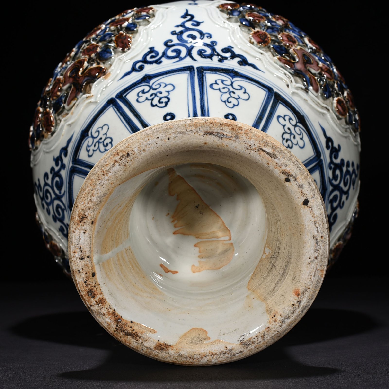 Yuan Dynasty blue and white underglaze red plastic four-series flower pattern tall jar