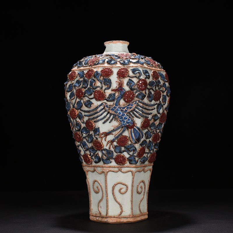 Yuan Dynasty blue and white underglaze red plastic peacock flower octagonal plum vase