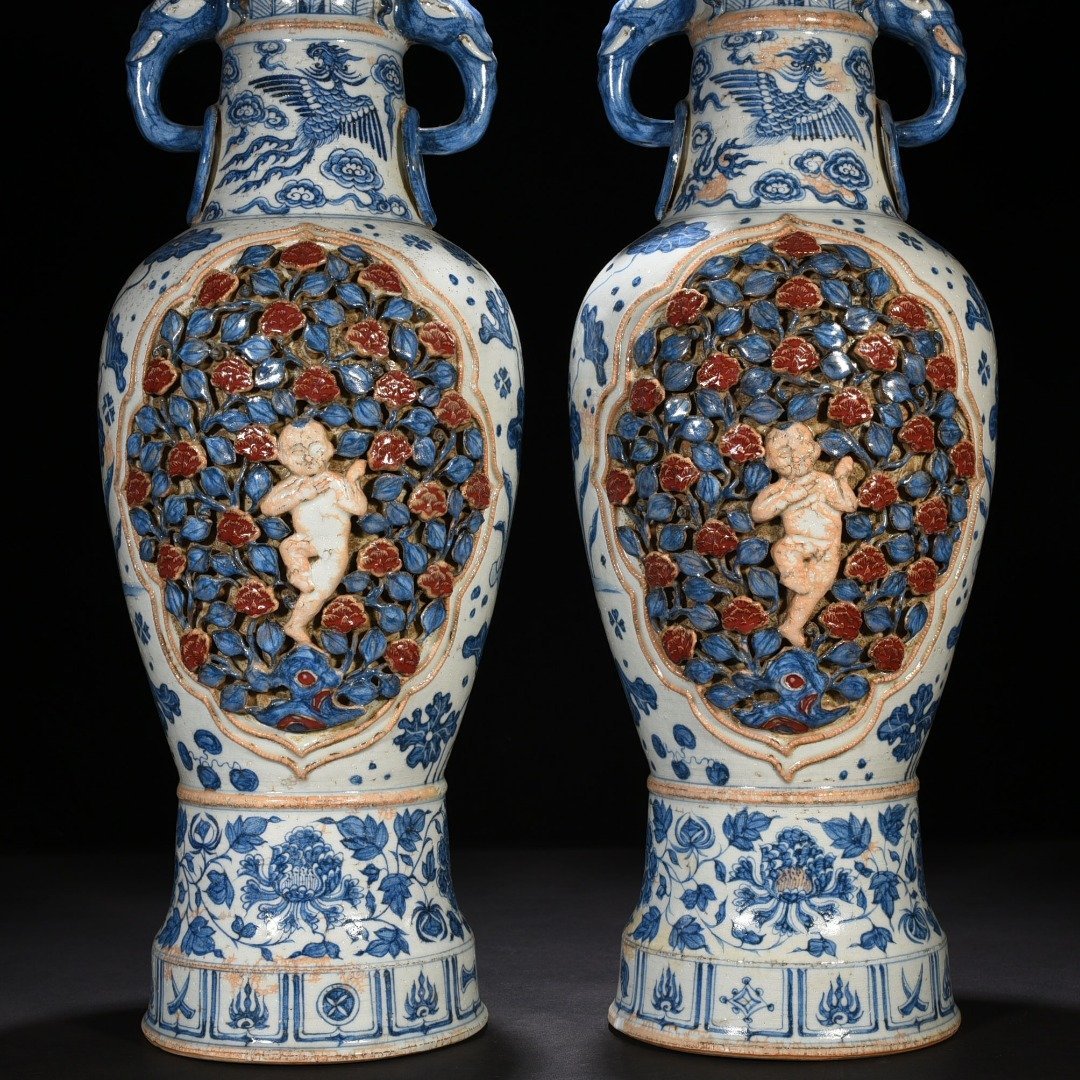Yuan Dynasty blue and white underglaze red plastic panzhi doll pattern elephant ear vase
