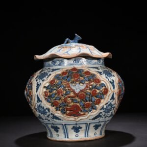 Yuan Dynasty blue and white underglaze red plastic flower phoenix pattern lotus leaf lid jar