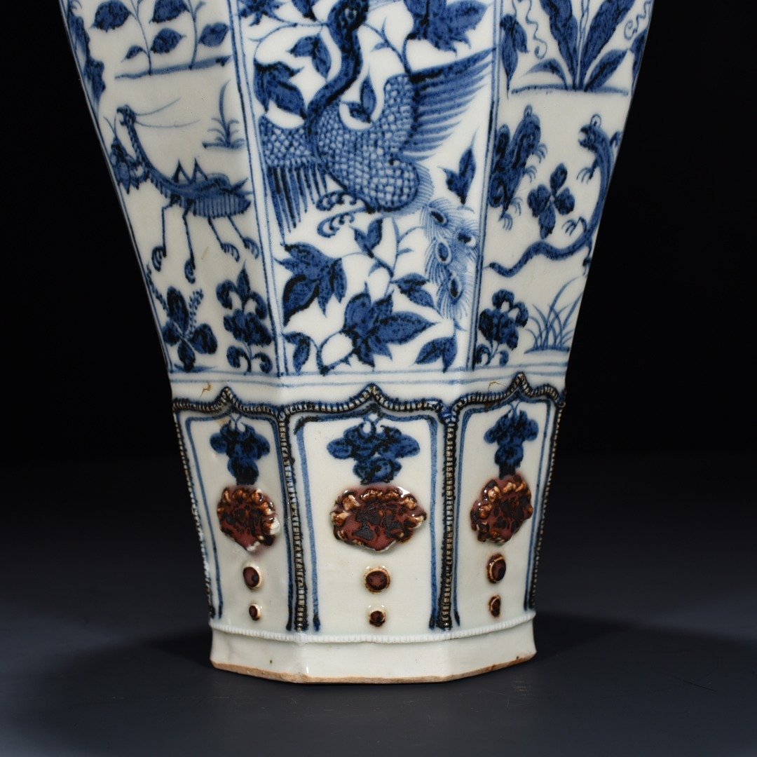 Yuan Dynasty blue and white underglaze red plastic flower peacock peony pattern octagonal plum vase