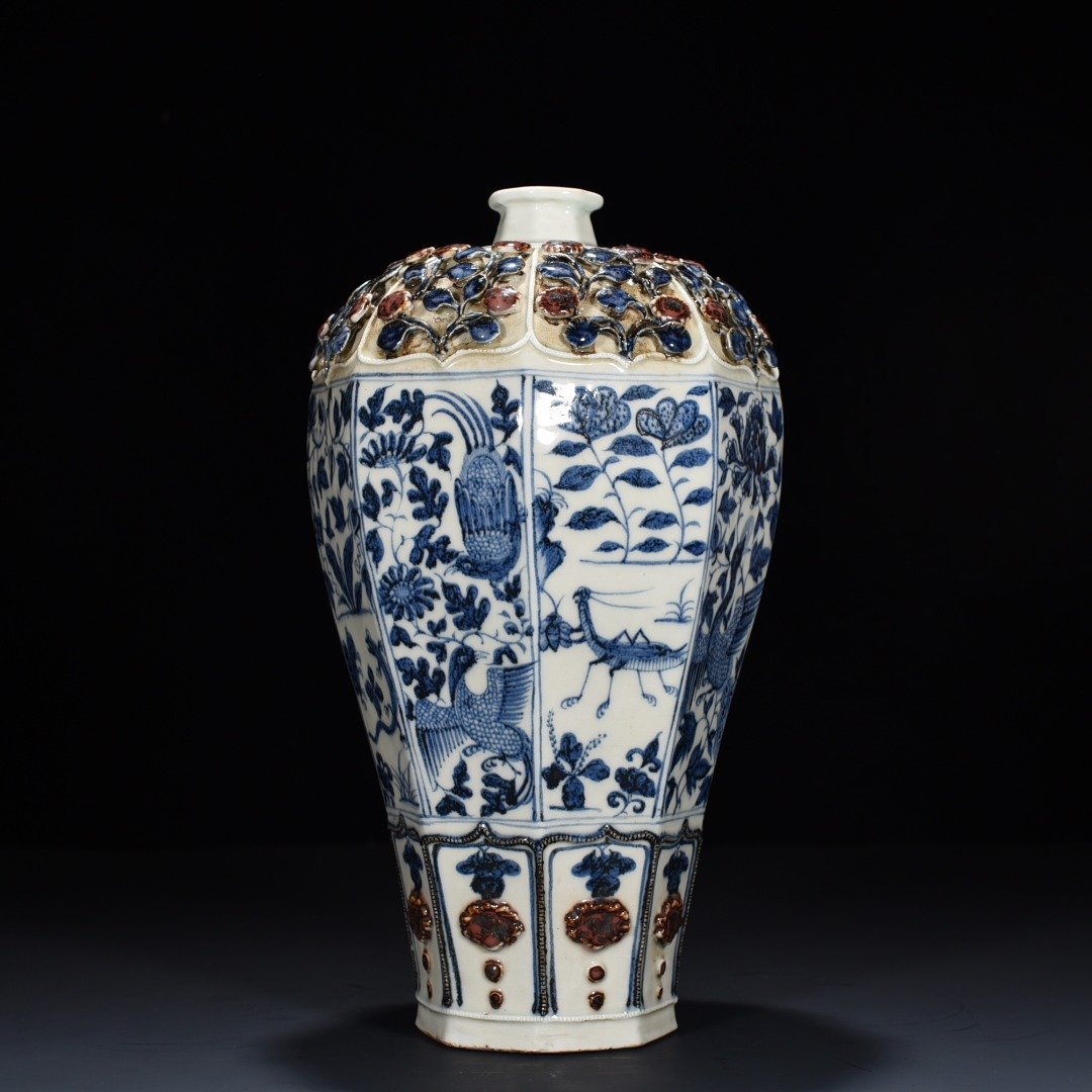 Yuan Dynasty blue and white underglaze red plastic flower peacock peony pattern octagonal plum vase