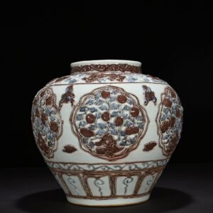 Yuan Dynasty blue and white underglaze red plastic flower pattern jar