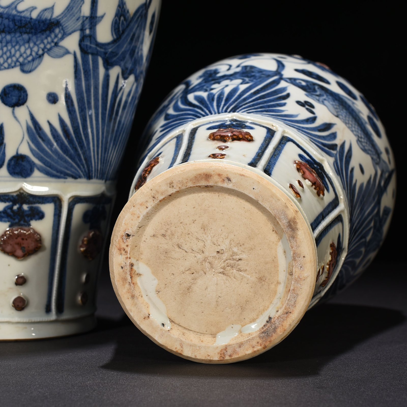 Yuan Dynasty blue and white underglaze red plastic flower pattern fish and algae pattern plum vase