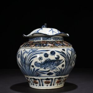 Yuan Dynasty blue and white underglaze red plastic flower fish and algae pattern lotus leaf jar