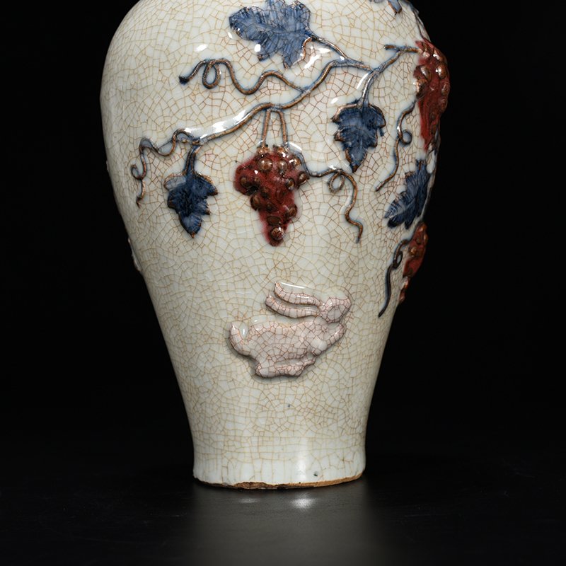 Yuan Dynasty blue and white underglaze red plastic plum vase with grape pattern