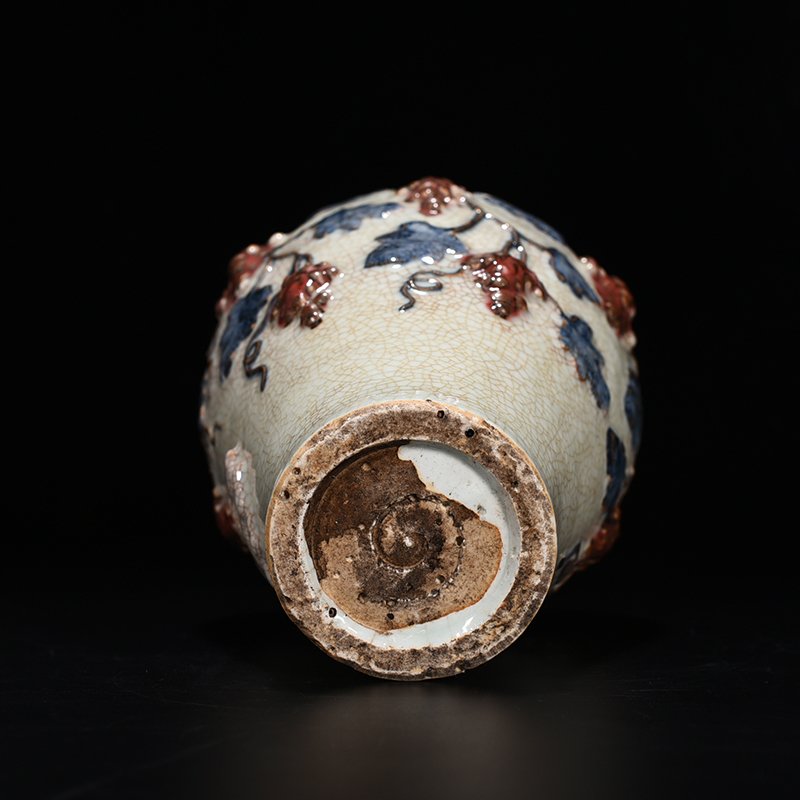 Yuan Dynasty blue and white underglaze red plastic plum vase with grape pattern
