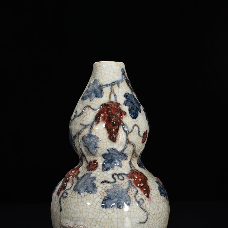 Yuan Dynasty blue and white underglaze red plastic gourd bottle with grape pattern