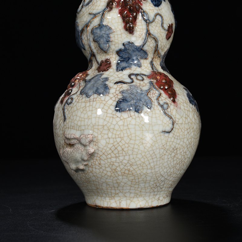 Yuan Dynasty blue and white underglaze red plastic gourd bottle with grape pattern