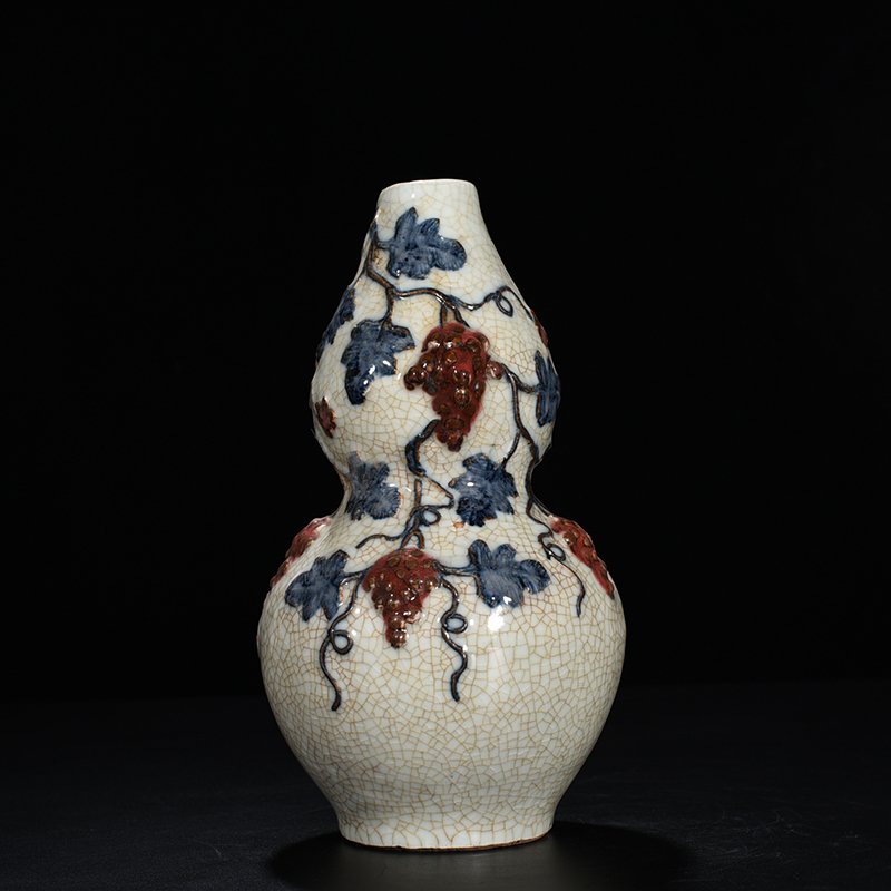 Yuan Dynasty blue and white underglaze red plastic gourd bottle with grape pattern
