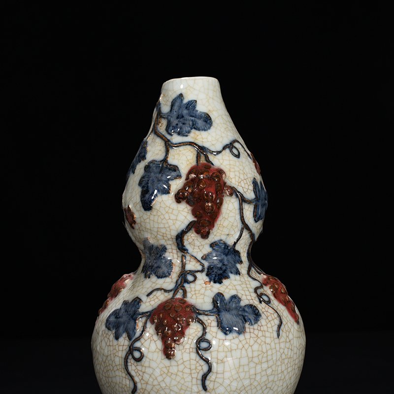 Yuan Dynasty blue and white underglaze red plastic gourd bottle with grape pattern
