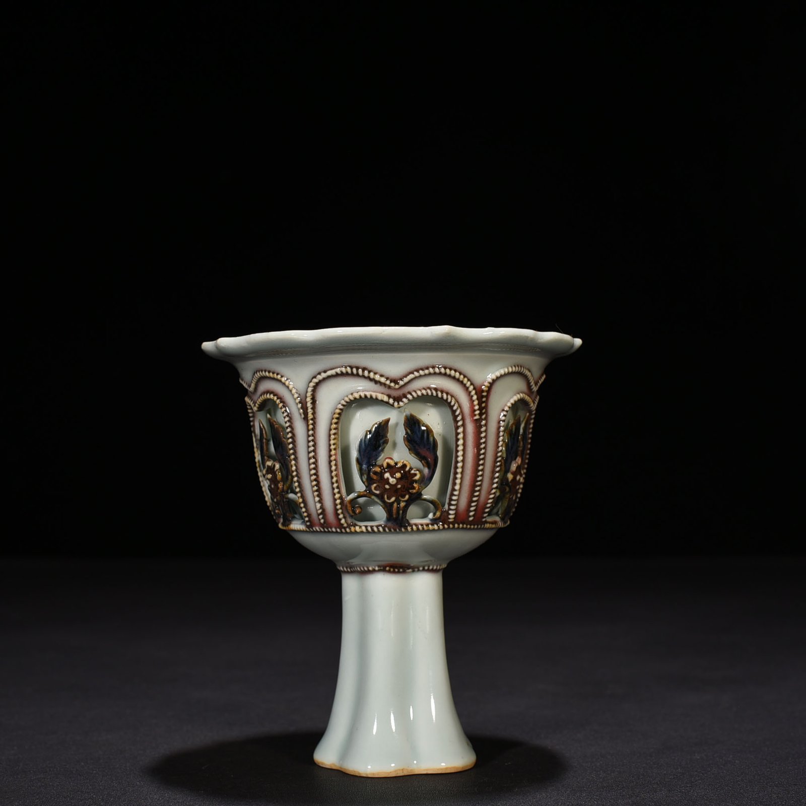 Yuan Dynasty blue and white underglaze red hollow flower pattern stem cup