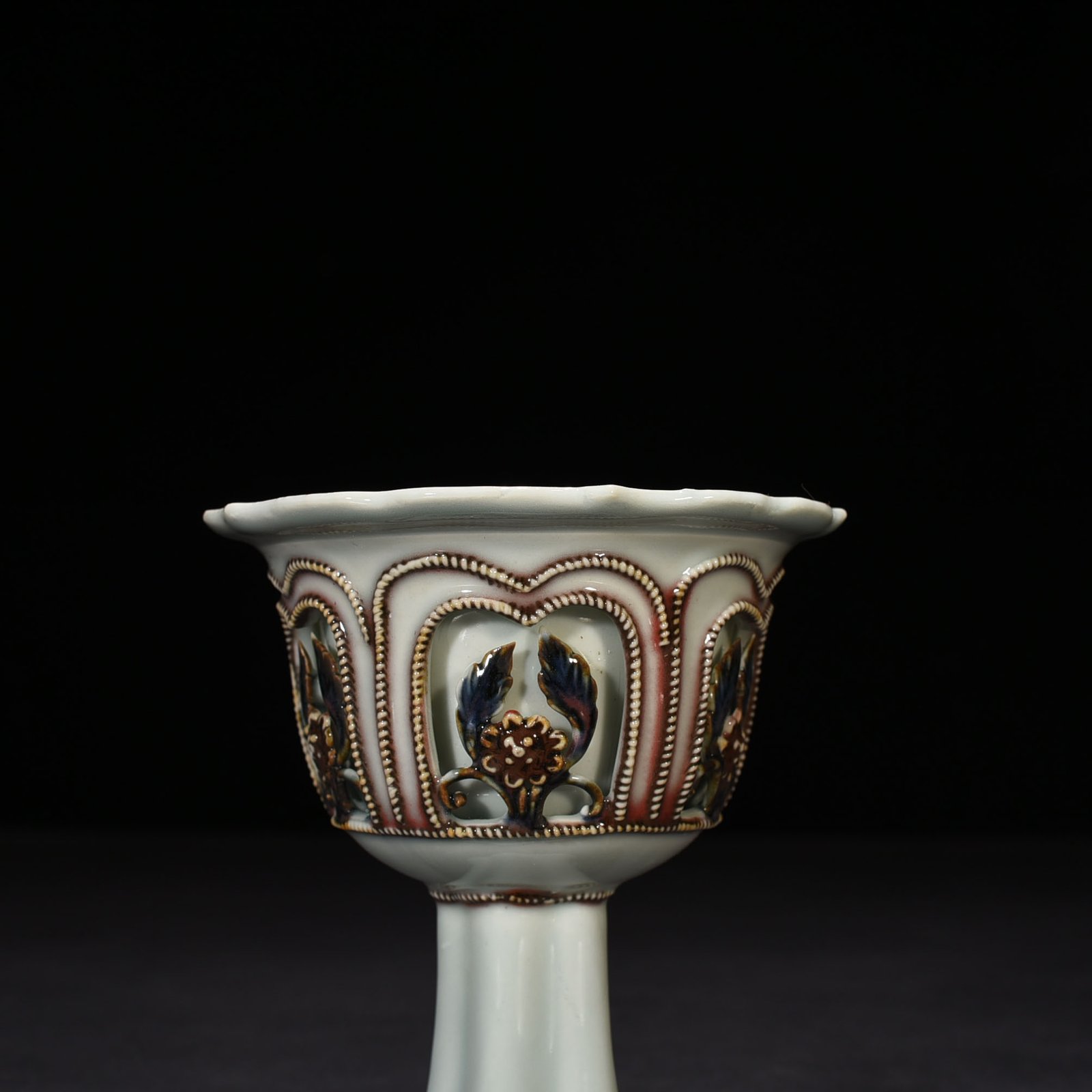 Yuan Dynasty blue and white underglaze red hollow flower pattern stem cup