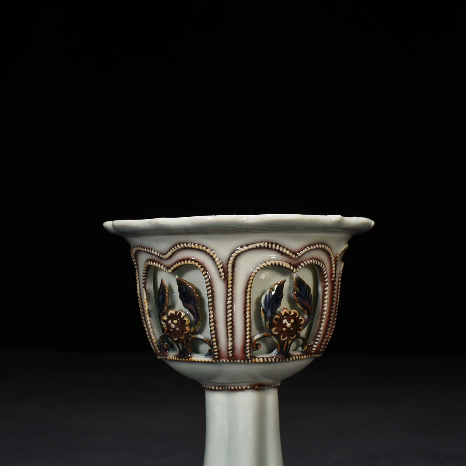 Yuan Dynasty blue and white underglaze red hollow flower pattern stem cup