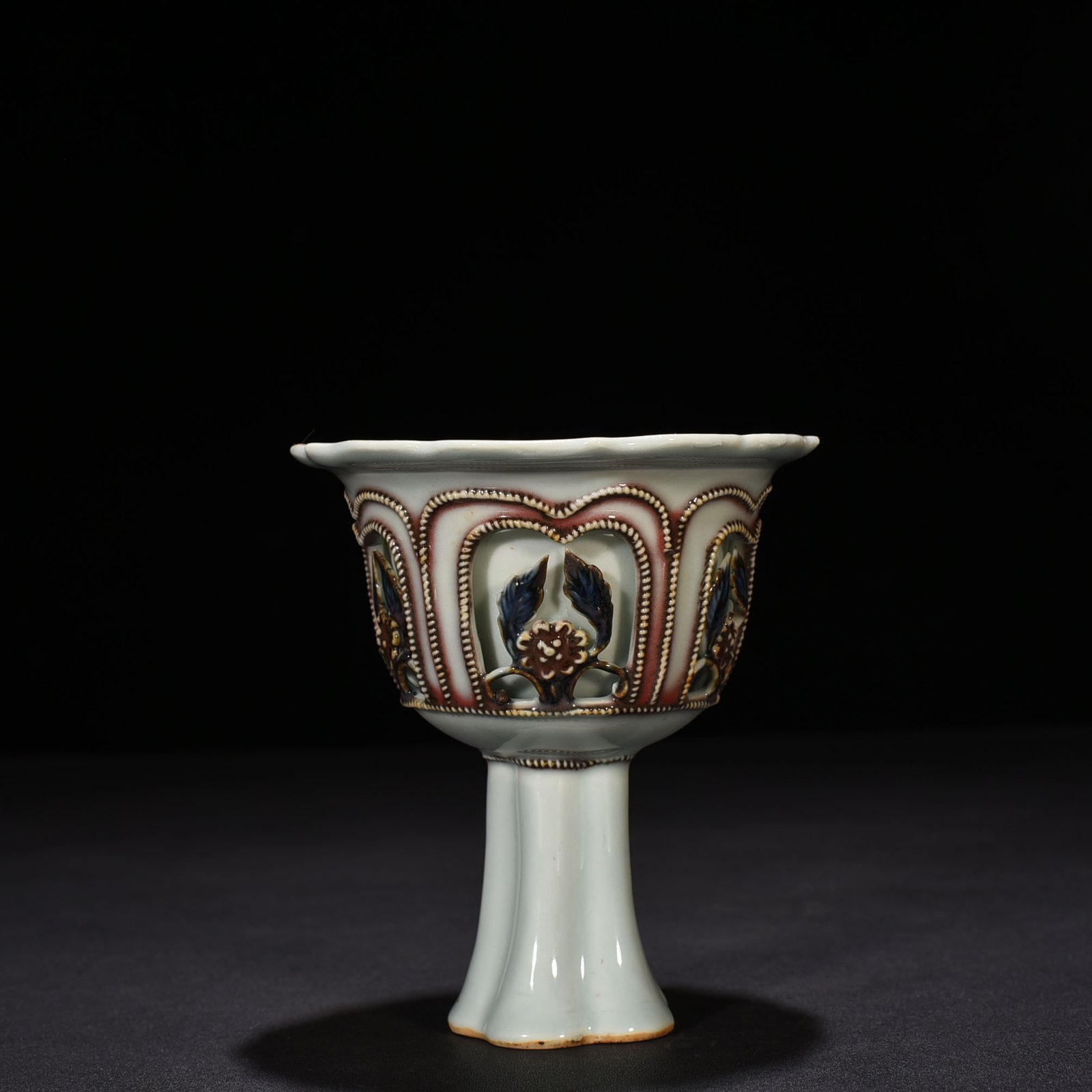 Yuan Dynasty blue and white underglaze red hollow flower pattern stem cup