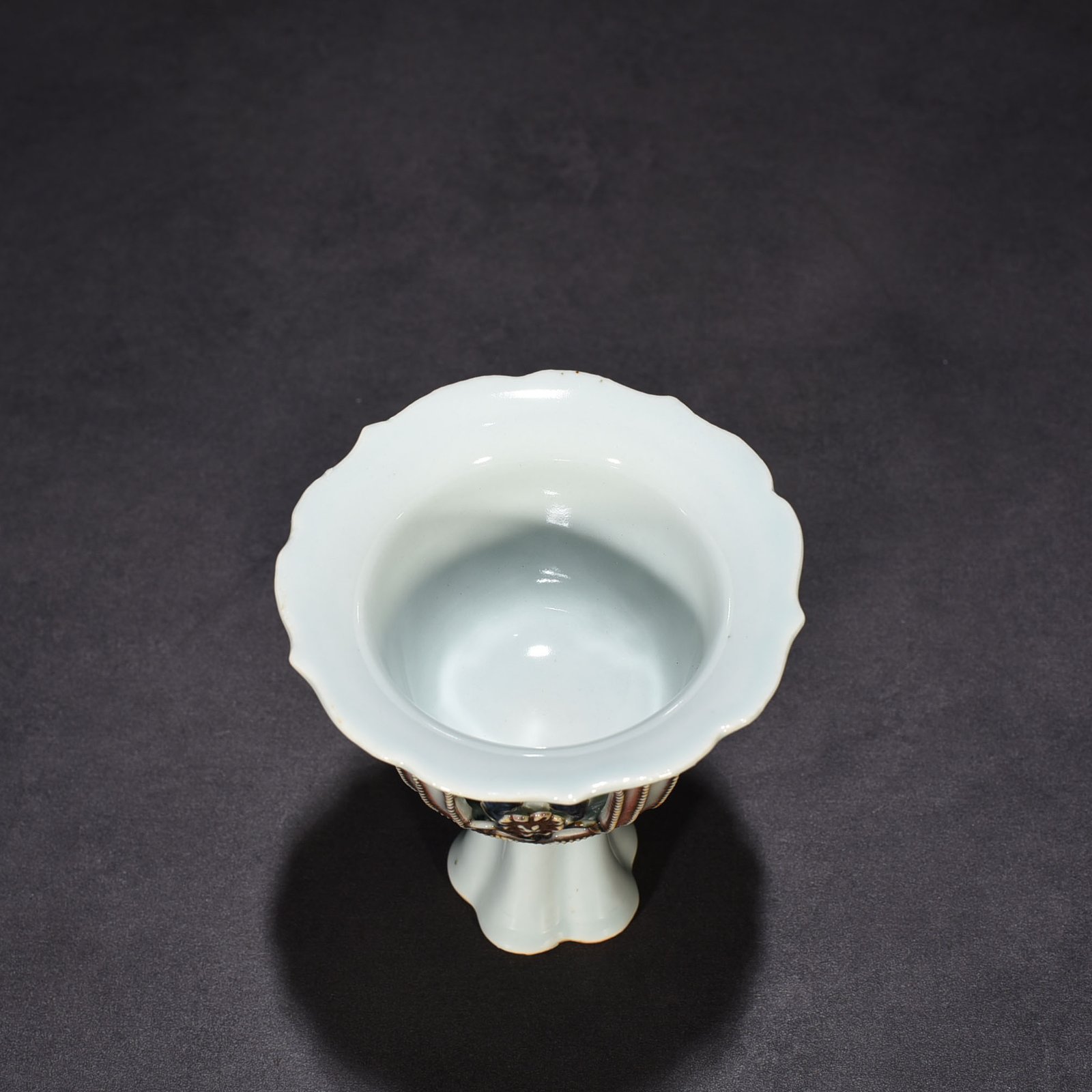 Yuan Dynasty blue and white underglaze red hollow flower pattern stem cup