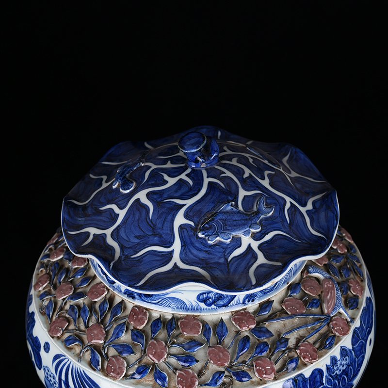 uan Dynasty blue and white underglaze red fish and algae pattern lotus leaf jar