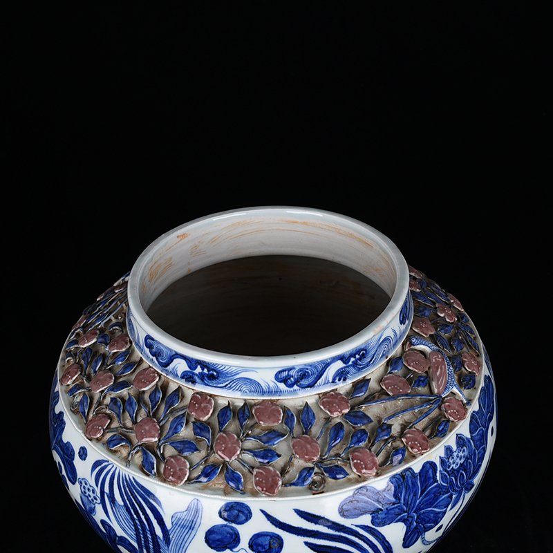 uan Dynasty blue and white underglaze red fish and algae pattern lotus leaf jar