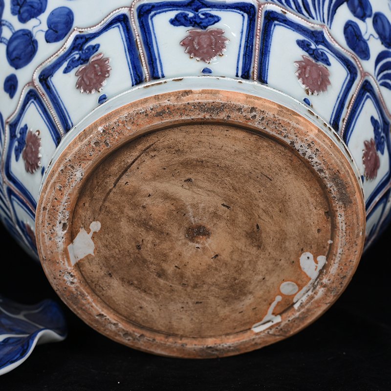 uan Dynasty blue and white underglaze red fish and algae pattern lotus leaf jar