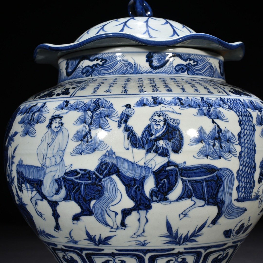 Yuan Dynasty Sblue and white inscribed lotus leaf covered jar