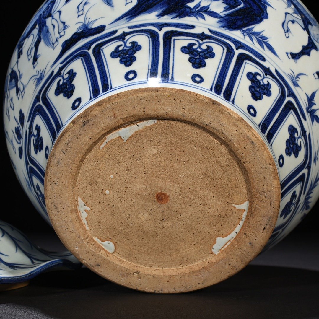 Yuan Dynasty Sblue and white inscribed lotus leaf covered jar