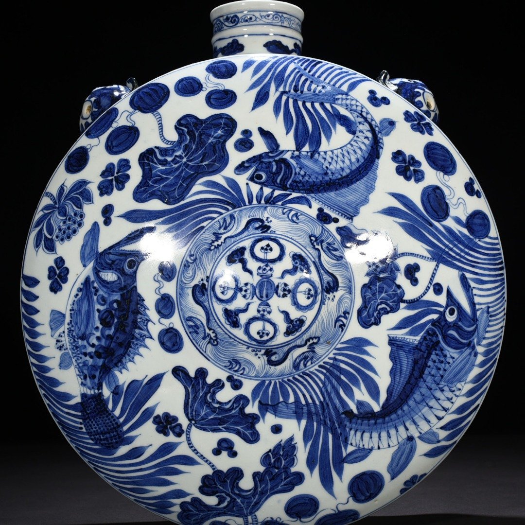 Yuan Dynasty blue and white fish and algae pattern lying pot wall pot