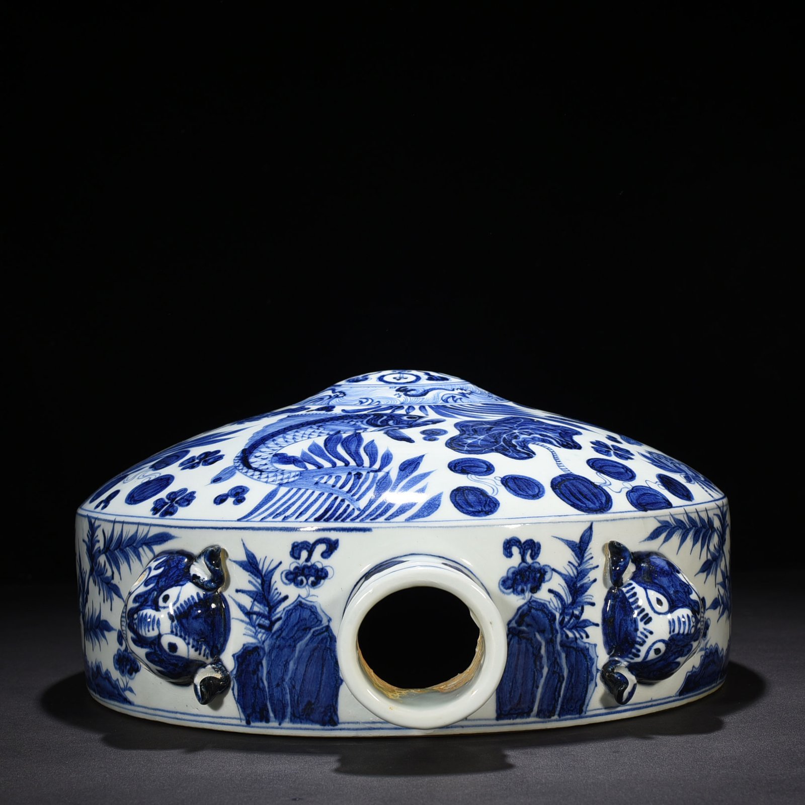Yuan Dynasty blue and white fish and algae pattern lying pot wall pot