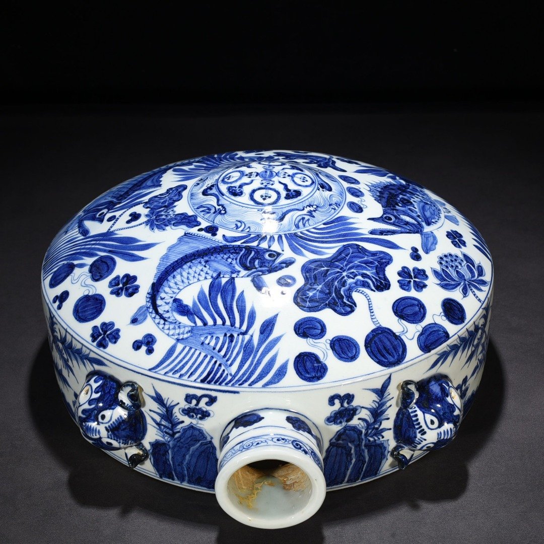 Yuan Dynasty blue and white fish and algae pattern lying pot wall pot