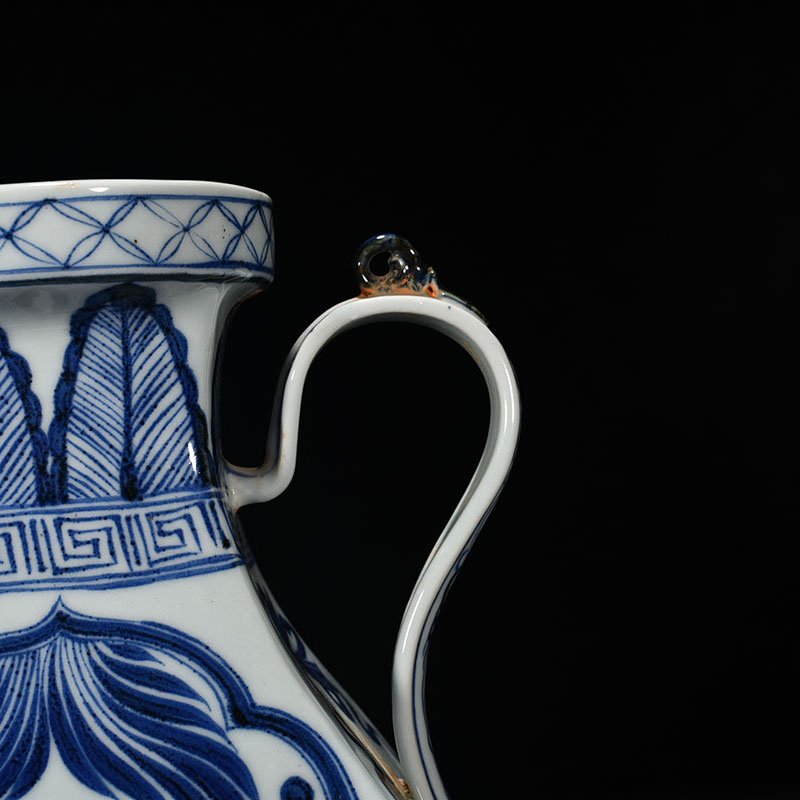 Yuan Dynasty blue and white fish and algae pattern teapot