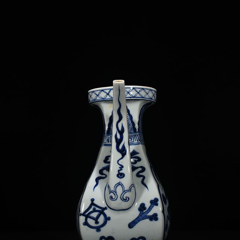 Yuan Dynasty blue and white fish and algae pattern teapot