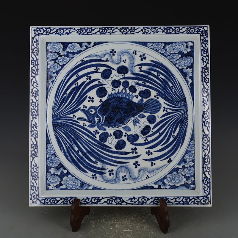 Yuan Dynasty blue and white fish and algae pattern square tea tray
