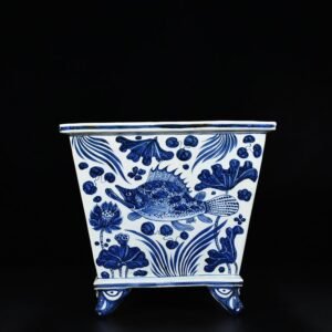 Yuan Dynasty blue and white fish and algae pattern square cylinder rolled cylinder