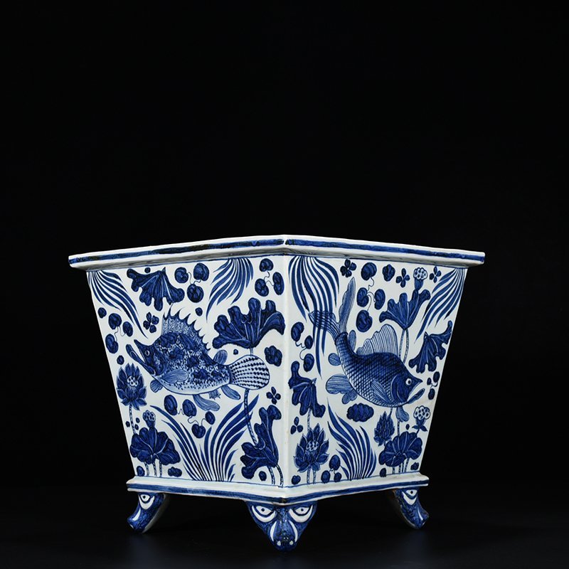 Yuan Dynasty blue and white fish and algae pattern square cylinder rolled cylinder