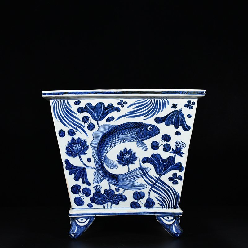Yuan Dynasty blue and white fish and algae pattern square cylinder rolled cylinder