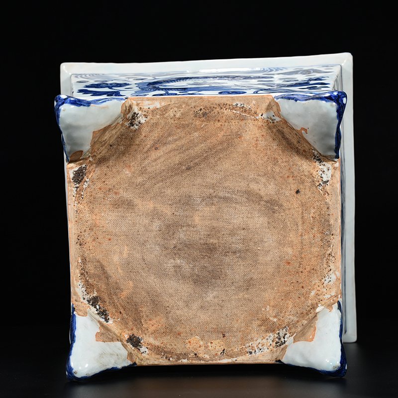 Yuan Dynasty blue and white fish and algae pattern square cylinder rolled cylinder