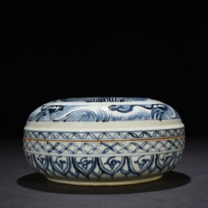 Yuan Dynasty blue and white fish and algae pattern fruit box