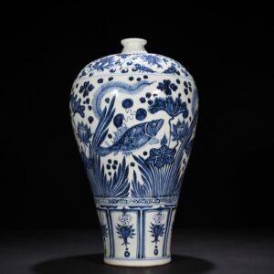 Yuan Dynasty blue and white fish and algae pattern plum vase